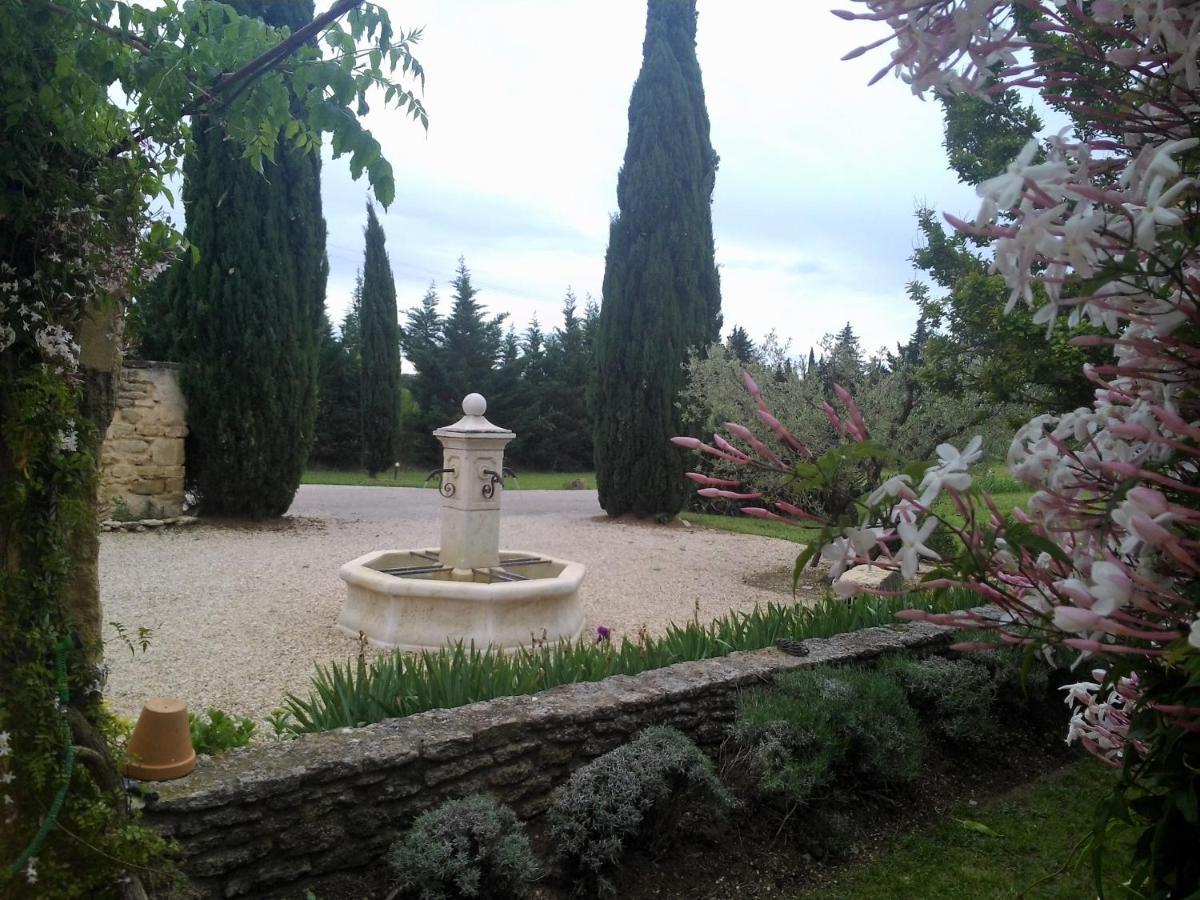 Mas Des Bougainvillees Sernhac Exterior photo